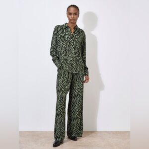 APRICOT Wild Patterned Pantsuit in Black and Green